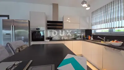 Villa 297 m², Kostrena - Meerblick und Aufzug - 7