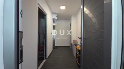 Villa 297 m², Kostrena - Meerblick und Aufzug - 9