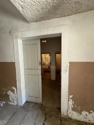 Commercial space in the center of Pula, basement space with potential - 3