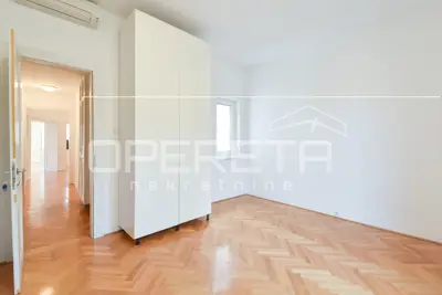 Gewerbeimmobilie zur Miete in Britanac, 140 m² - 10