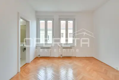 Commercial property for rent in Britanac, 140 m²