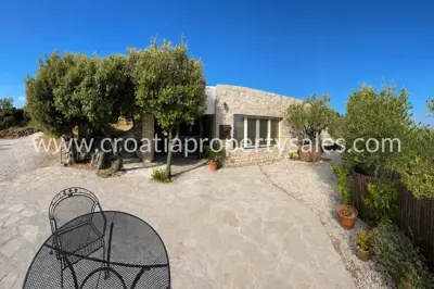 Kuća, Brač, 200 m², 650 000 € - 3