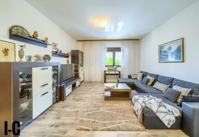 Kuća 527 m², Kaštel Lukšić, mirna lokacija uz zelenilo - 7
