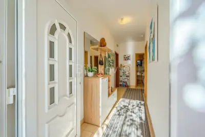 Kuća 527 m², Kaštel Lukšić, mirna lokacija uz zelenilo - 5
