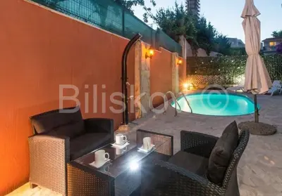 Wohnung 65 m², Šine, Split - Garten 166 m² und privater Pool
