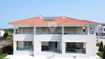 House for sale in Poreč, 377 m² - 2