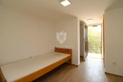 House 200 m², Milohnići - renovated and ready to move in - 10
