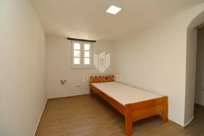 House 200 m², Milohnići - renovated and ready to move in - 12