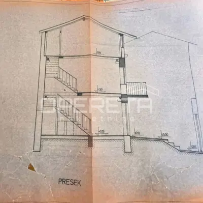 Kuća 60 m², Vis - 100 m od Rive i privatno dvorište - 25