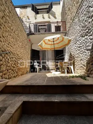 Kuća 60 m², Vis - 100 m od Rive i privatno dvorište - 2