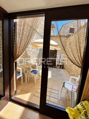 Kuća 60 m², Vis - 100 m od Rive i privatno dvorište - 12
