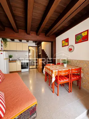 Kuća 60 m², Vis - 100 m od Rive i privatno dvorište - 13