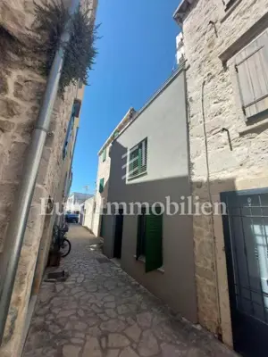 Kamena kuća 50 m², Betina - centar i terasa