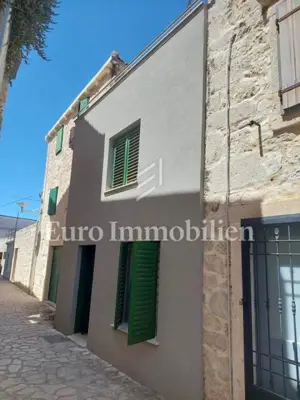Kamena kuća 50 m², Betina - centar i terasa - 14