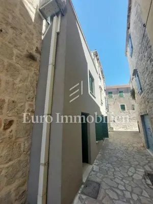 Kamena kuća 50 m², Betina - centar i terasa - 13