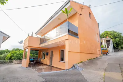 Novi Vinodolski - moderna kuća u blizini centra