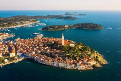 ROVINJ - građevinsko zemljište za 6 stambenih jedinica. Blizina mora!