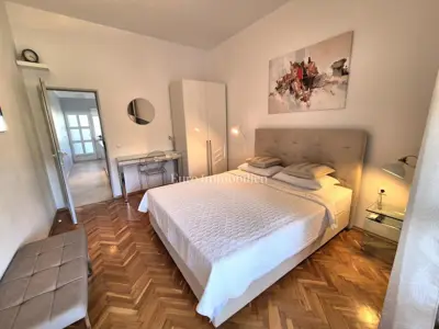 Newly renovated ground-floor apartment with garden area - 4