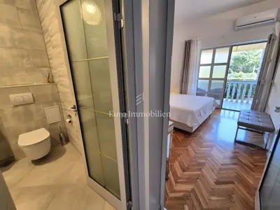 Newly renovated ground-floor apartment with garden area - 5