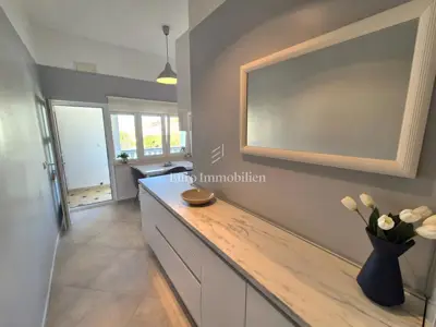Newly renovated ground-floor apartment with garden area - 6
