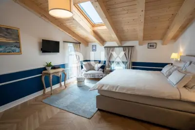 Hotel 758 m², Buje - restaurant, pool and sea view - 12