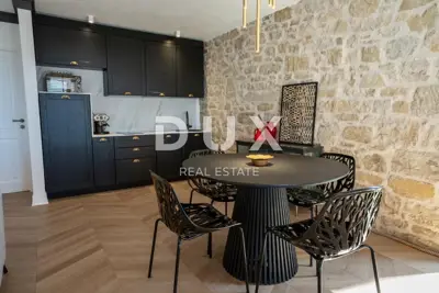 Hotel 758 m², Buje - restaurant, pool and sea view - 16