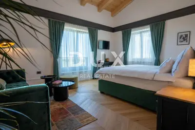 Hotel 758 m², Buje - restaurant, pool and sea view - 8