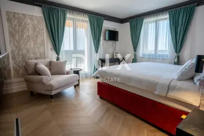 Hotel 758 m², Buje - restaurant, pool and sea view - 21