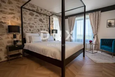 Hotel 758 m², Buje - restaurant, pool and sea view - 7