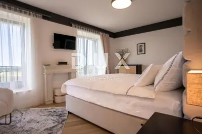 Hotel 758 m², Buje - restaurant, pool and sea view - 10
