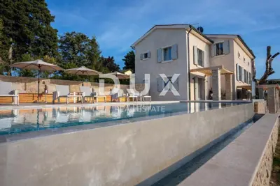 Hotel 758 m², Buje - restaurant, pool and sea view