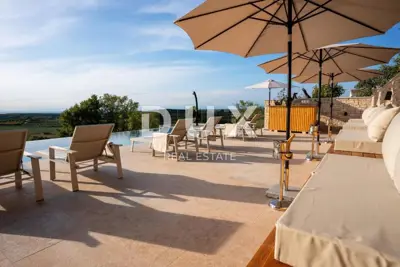 Hotel 758 m², Buje - restaurant, pool and sea view - 4