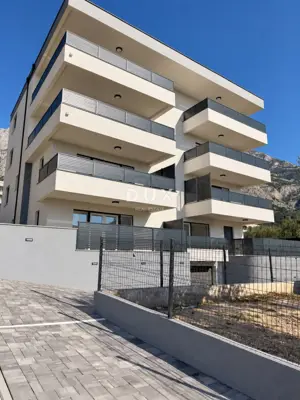 Dalmacija, Makarska, trosobni stan, 82,74 m², vrt