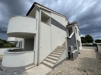 House 195 m², Šišan - quiet street and two apartments