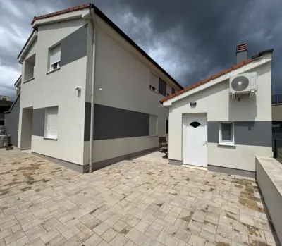 House 195 m², Šišan - quiet street and two apartments - 3