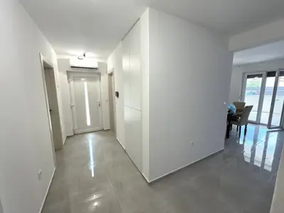 House 195 m², Šišan - quiet street and two apartments - 9