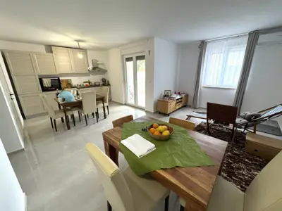 House 195 m², Šišan - quiet street and two apartments - 16