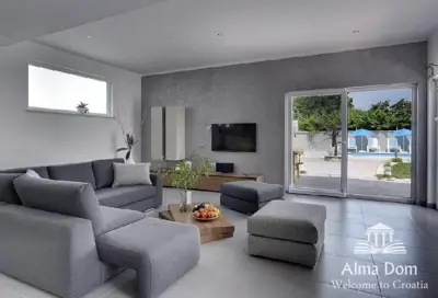 Kuća 270 m², Medulin - bazen i uređena okućnica - 14