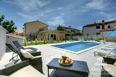 Kuća 270 m², Medulin - bazen i uređena okućnica - 4