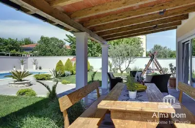 Kuća 270 m², Medulin - bazen i uređena okućnica - 9