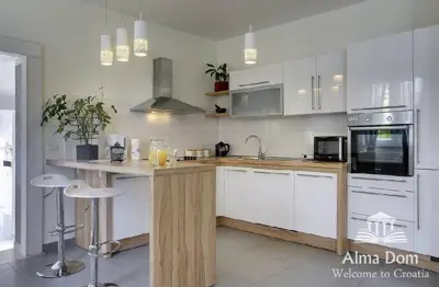 Kuća 270 m², Medulin - bazen i uređena okućnica - 18
