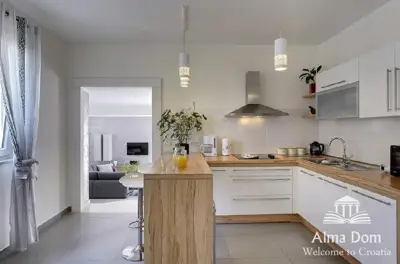 Kuća 270 m², Medulin - bazen i uređena okućnica - 16