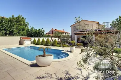 Kuća 270 m², Medulin - bazen i uređena okućnica - 3