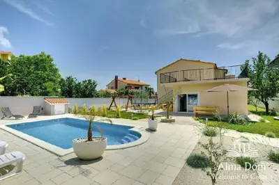 Kuća 270 m², Medulin - bazen i uređena okućnica - 6