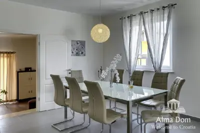 Kuća 270 m², Medulin - bazen i uređena okućnica - 17