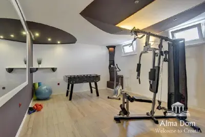 Kuća 270 m², Medulin - bazen i uređena okućnica - 22