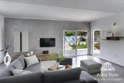 Kuća 270 m², Medulin - bazen i uređena okućnica - 15