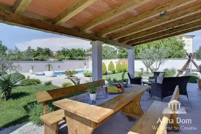 Kuća 270 m², Medulin - bazen i uređena okućnica - 11