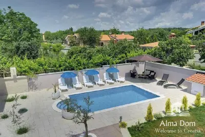 Kuća 270 m², Medulin - bazen i uređena okućnica - 5
