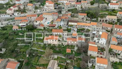 Kamene kuće, Smokvica na Korčuli, mirna ulica i vinogradi - 10